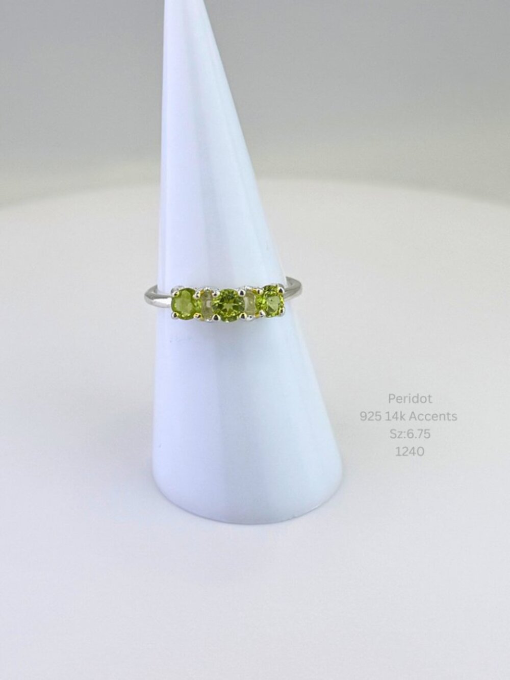 925 Sterling Silver Peridot Ring with 14K Gold Accents Size 6.75 August Birthsto